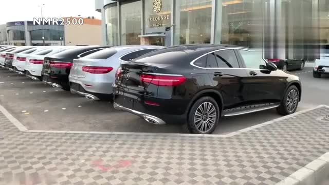 奔驰GLC300到店实拍，普通版和溜背