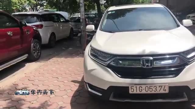 新车到店，2021款本田CRV七座版实拍，按下钥匙打开车门，真帅气