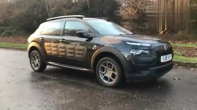 个性炫酷的车身设计，实拍雪铁龙C4