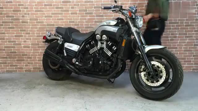 雅马哈VMAX 实车展示，外号“大魔鬼”，声浪还行吧