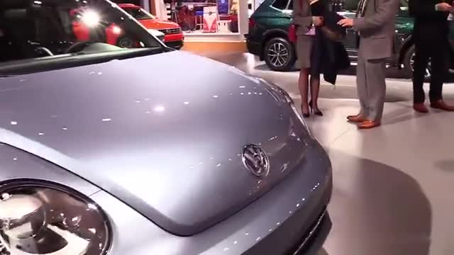 车展实拍全新大众甲壳虫敞篷版轿车，你觉得这台车怎么样