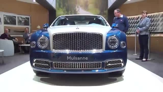 车展实拍全新宾利慕尚，打开车门才知道这车有多豪华