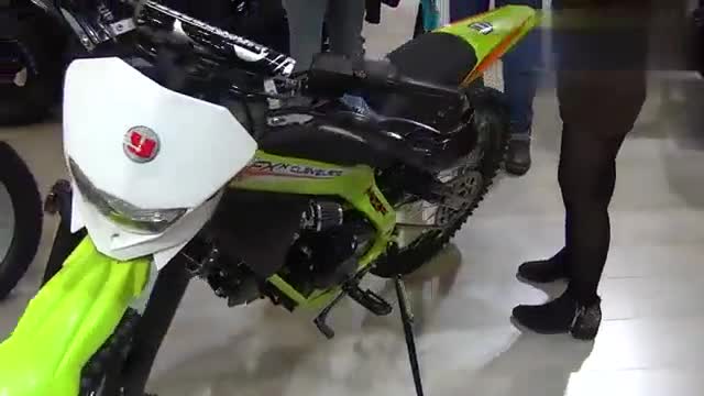 车展上的轻型越野车,给山地车加