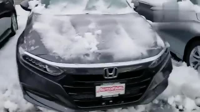 2020款本田雅阁LX黑色版雪后实拍