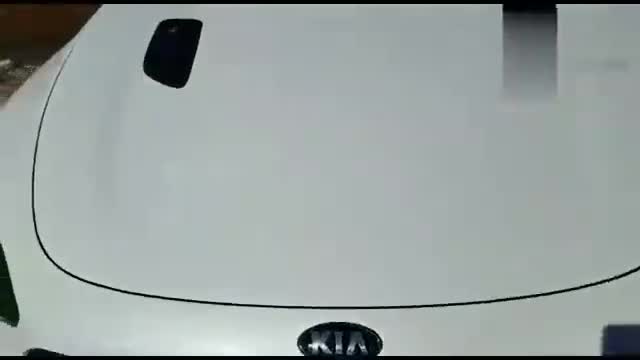 路边实拍白色起亚Stinger够帅，你