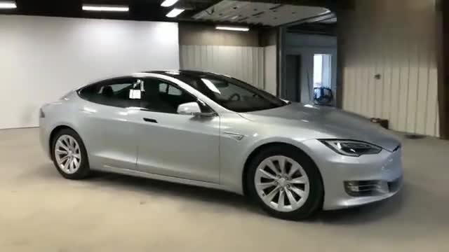 高性能豪华电动轿车，实拍特斯拉Mo