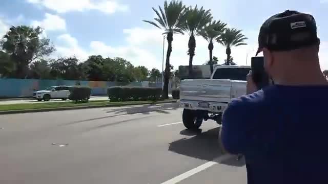 颜色各异的超级跑车实拍展示你