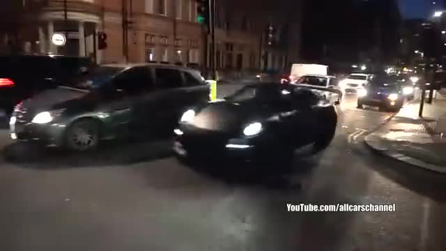 深夜海外街头实拍超跑游行不错