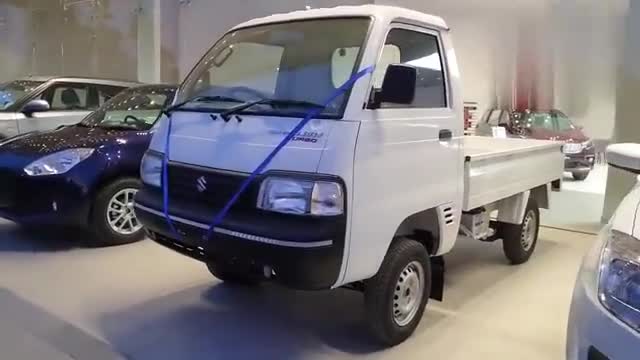 实拍国外铃木4S店，小型车居多，看