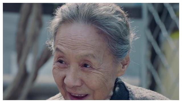 《什刹海》由老戏骨吴彦姝老师出演,自然的演技让人佩服,太真实