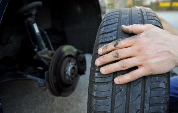 汽车轮胎你会更换吗？是4条一起换，还是换2条