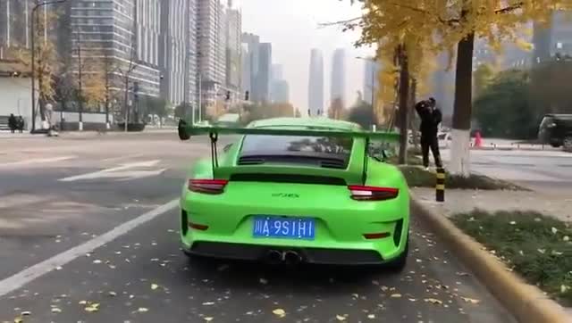保时捷911安装大尾翼，做好了随时