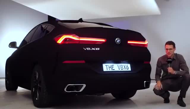 流畅飘逸的全新2020款宝马X6车尾