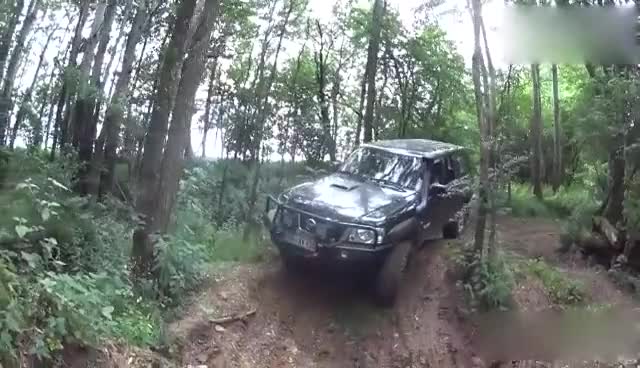日产途乐山林挑战高难度越野