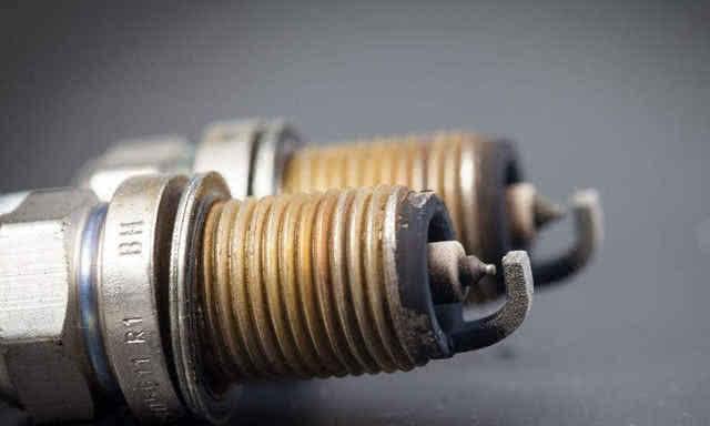 汽车火花塞需要保养，如何判断保养周期？老司机说出窍门