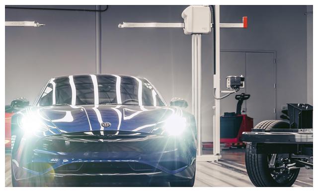 Karma汽车纯电动版Revero 跑车于明年春上市