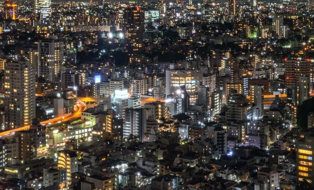 日本东京夜景,没有彩色led的点缀,却有更加科幻的高级