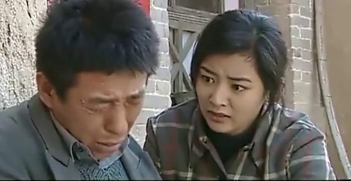 二串听闻传言内心十分不快,整天寻死觅活的,阿霞不停