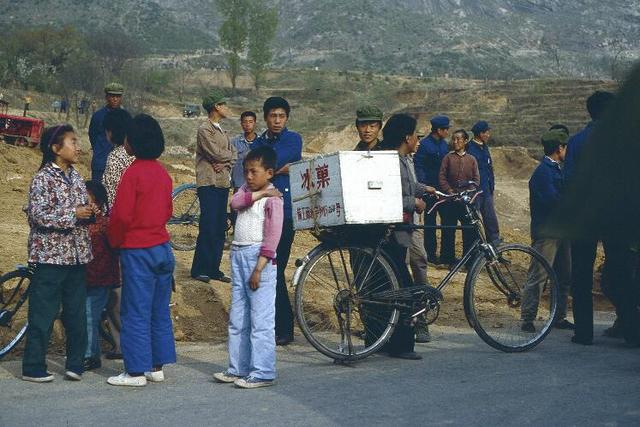 80年代最珍贵的老照片,是否勾起了你的回忆?可惜再也回不去了