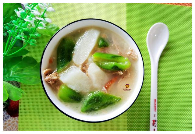 吃烤鸭时,服务员问:鸭架要椒盐还是煮汤?行家都这样回答