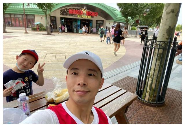 读龙应台《孩子你慢慢来》:在该牵手时牵手,在该放手时放手