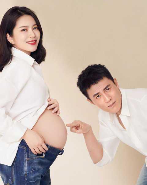 杜淳晒妻子王灿的孕期写真照喜悦心情溢于言表