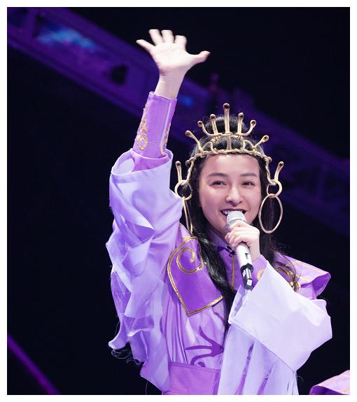 162和172身高差图片,162和178身高差图片 162吴昕遇上172沈梦辰,"身高差"遭网友吐槽:到底谁在说谎