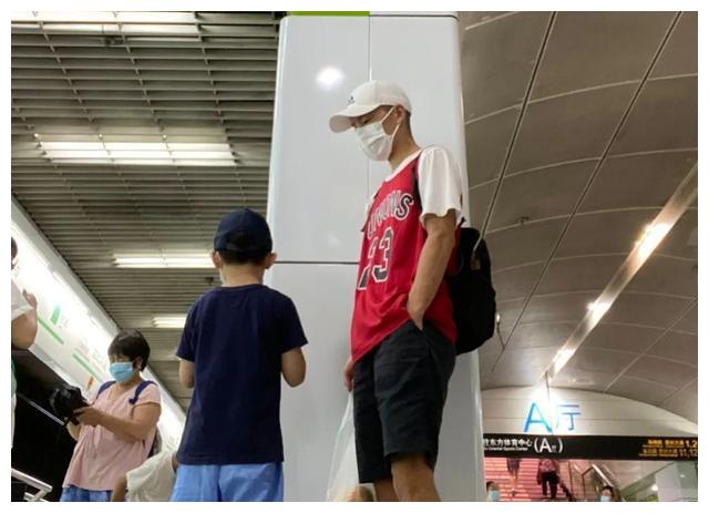 读龙应台《孩子你慢慢来》:在该牵手时牵手,在该放手时放手