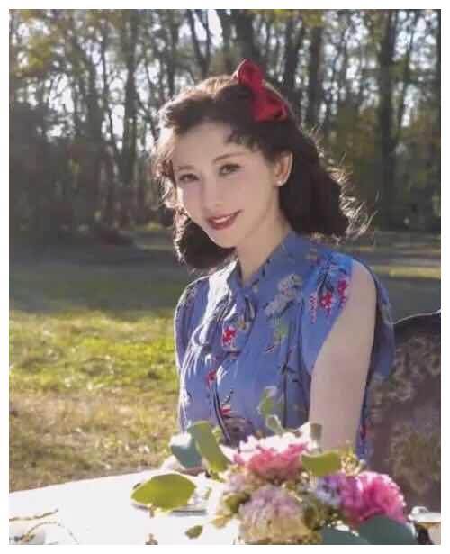 有种“整容”叫林志玲婚后8个月,烫羊毛卷扎蝴蝶结,真的45岁?