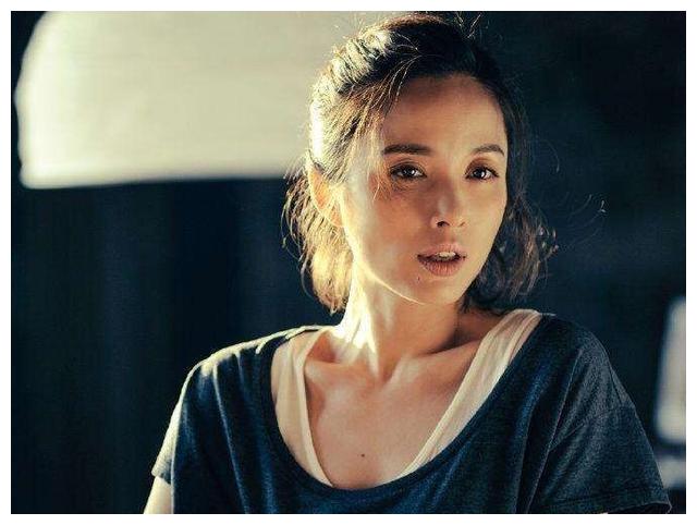 靳东颜值那么高,为何当年会娶二婚的李佳?看完终于知道了