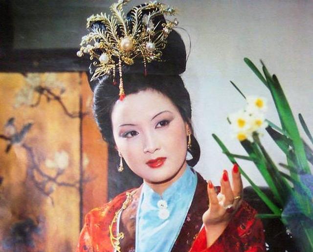 红楼梦:贾府里非龙即凤,最少潜伏了四只凤,曹雪芹表示