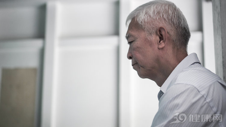 我是消化科医生,给自己父亲做胃镜时,查出了胃癌……