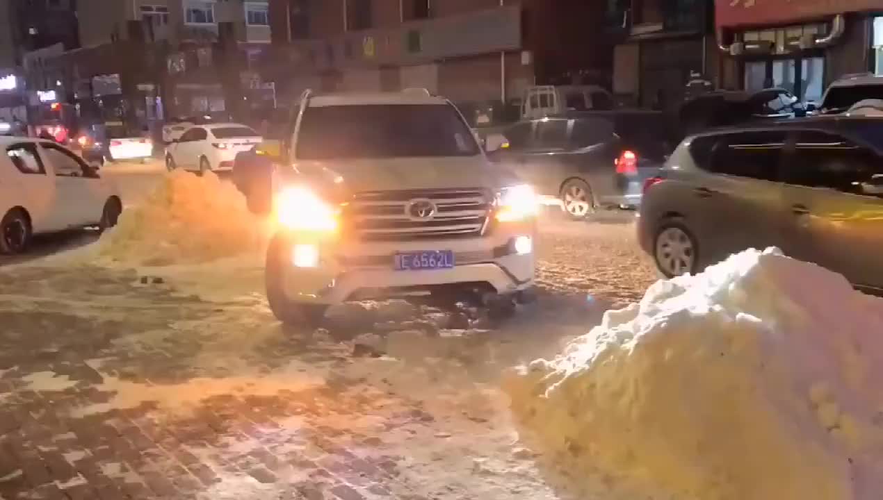 实拍硬派越野车就是这么豪横