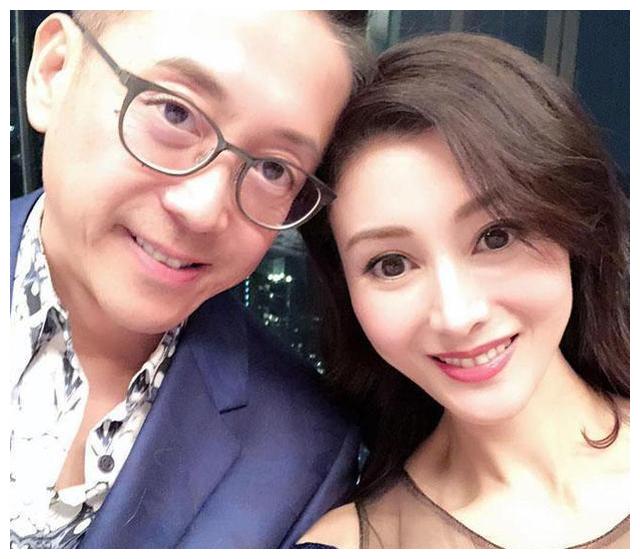 李嘉欣晒化妆视频被赞像清华大学生,身后豪宅衣帽间抢镜休闲区蓝鸢梦想 - Www.slyday.coM 李嘉欣晒化妆视频被赞像清华大学生,身后豪宅衣帽间抢镜休闲区蓝鸢梦想 - Www.slyday.coM