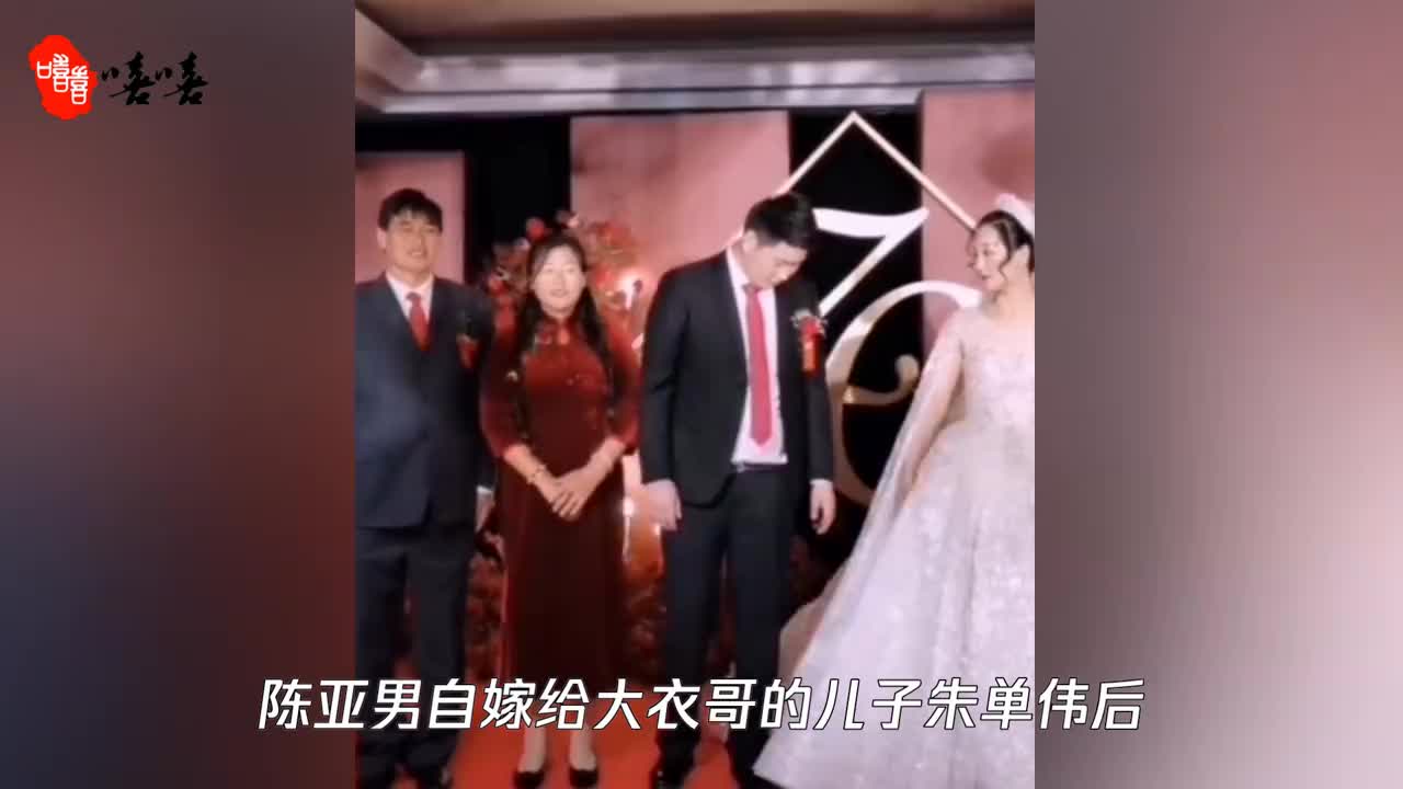 视频大衣哥儿媳走路抱肚被疑怀孕仅结婚不足一个月
