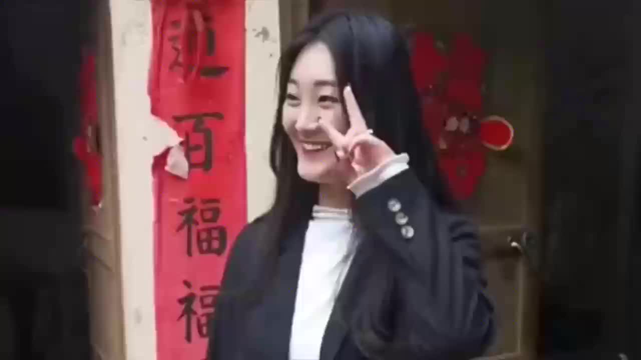 朱之文儿媳妇罕见露脸名场面:大衣嫂捂着镜头不让拍,可宝贝坏了