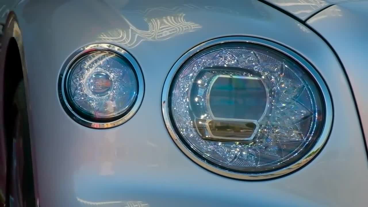 2020款宾利飞驰，6.0升双涡轮增压W12发动机，百公里加速3.7秒！