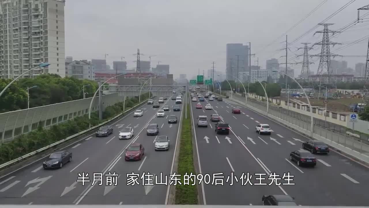 90后小伙买了一辆库存大众辉腾，提车现场女友这个动作成亮点