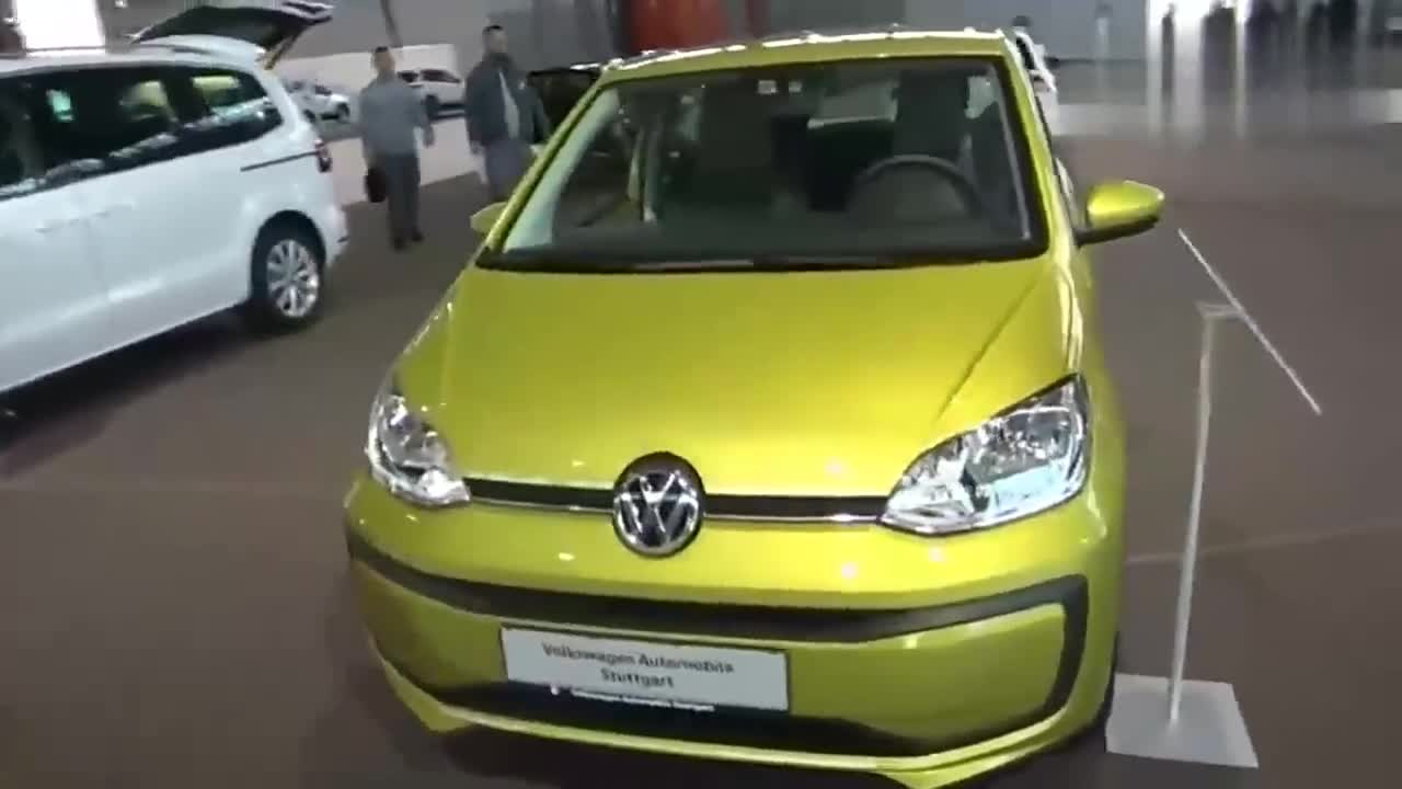 一款豪华型轿车，新款大众moveup，外观和内饰很新潮