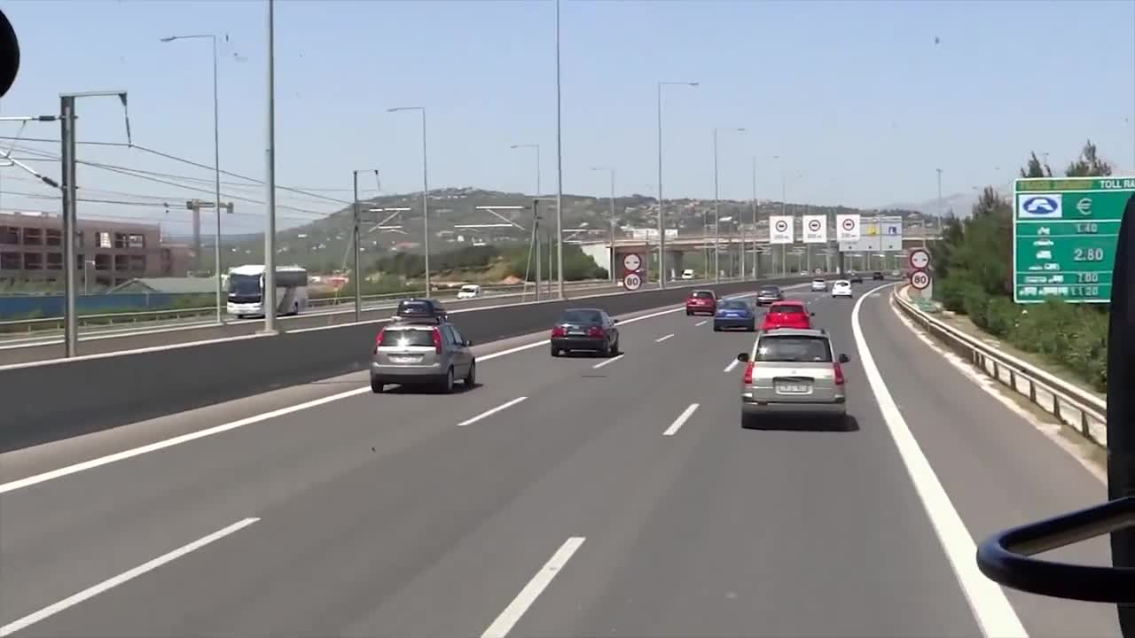 街头偶遇一辆150大众辉腾，车牌更是四连号，比8888还霸气