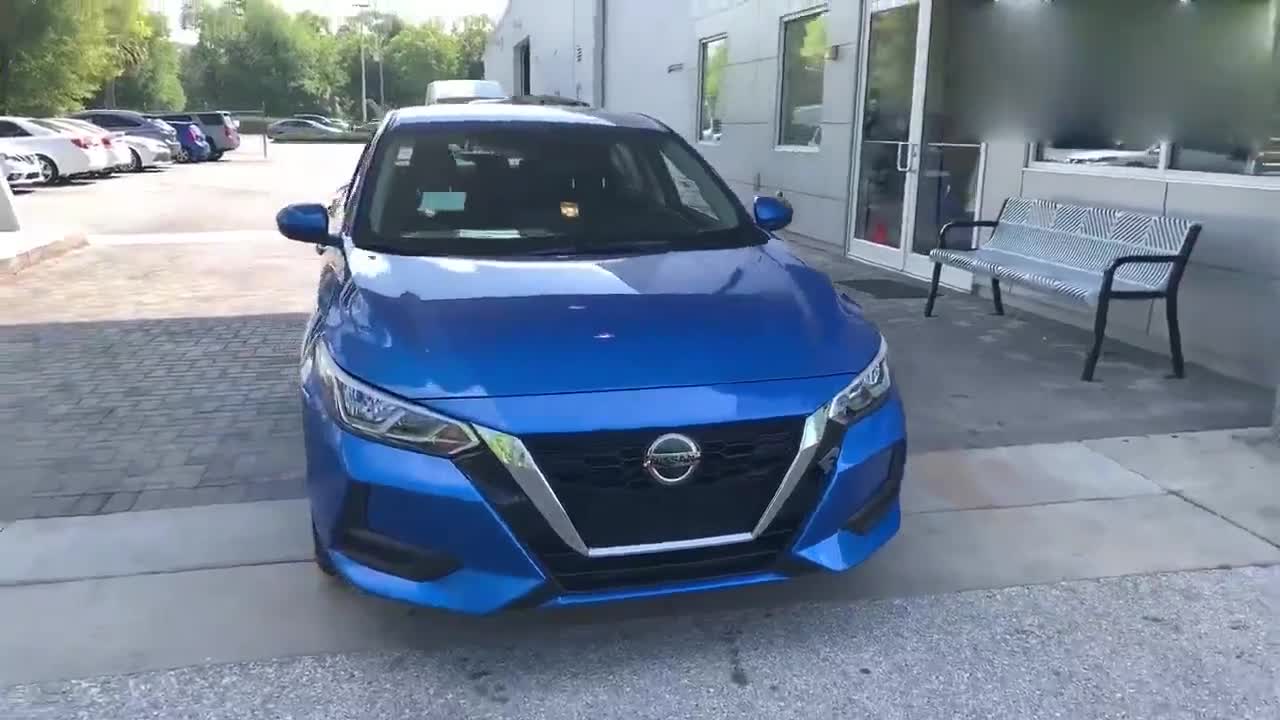 2020款日产轩逸到店实拍，看到外观内饰后，买不买卡罗拉做个参考