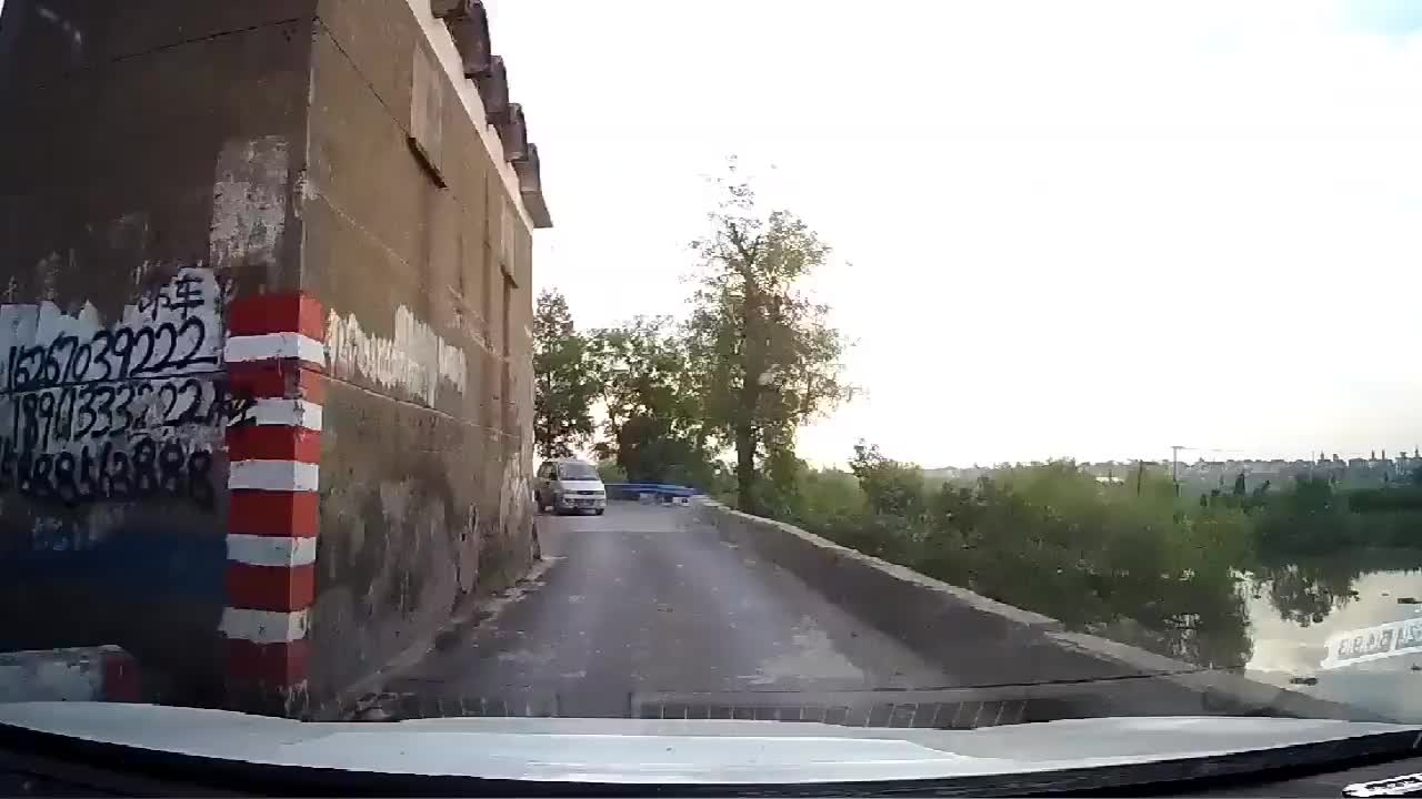 实拍：告诫无数人包括我自己， 驾龄不是老司机的充要条件