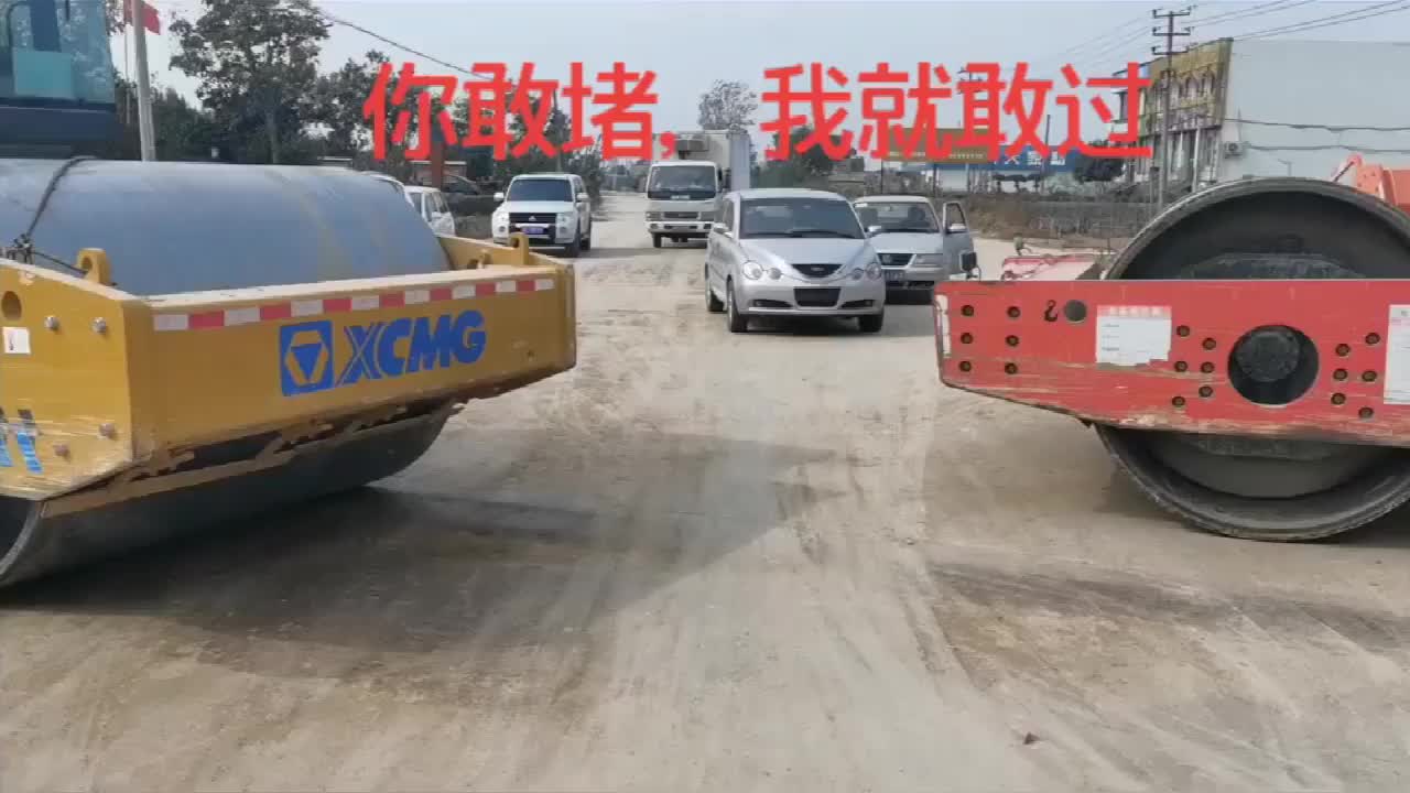 实拍：哈哈，你敢堵我就敢过，两个后视镜没有了