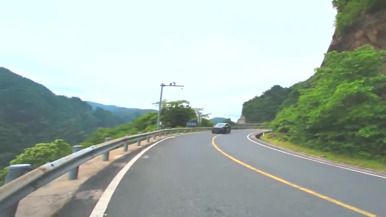 全新大通G50中型MPV间谍车试驾！