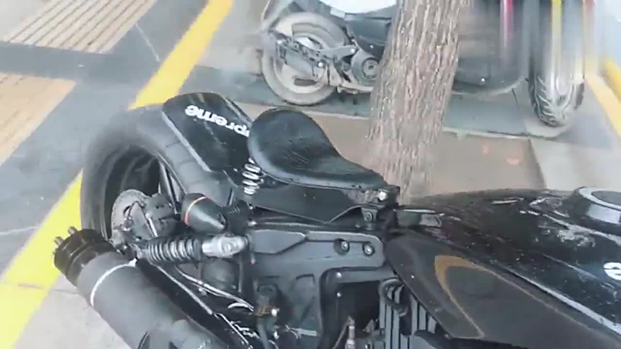 实拍摩瑞800改装车，重点是排气管的改装，赚足了眼球