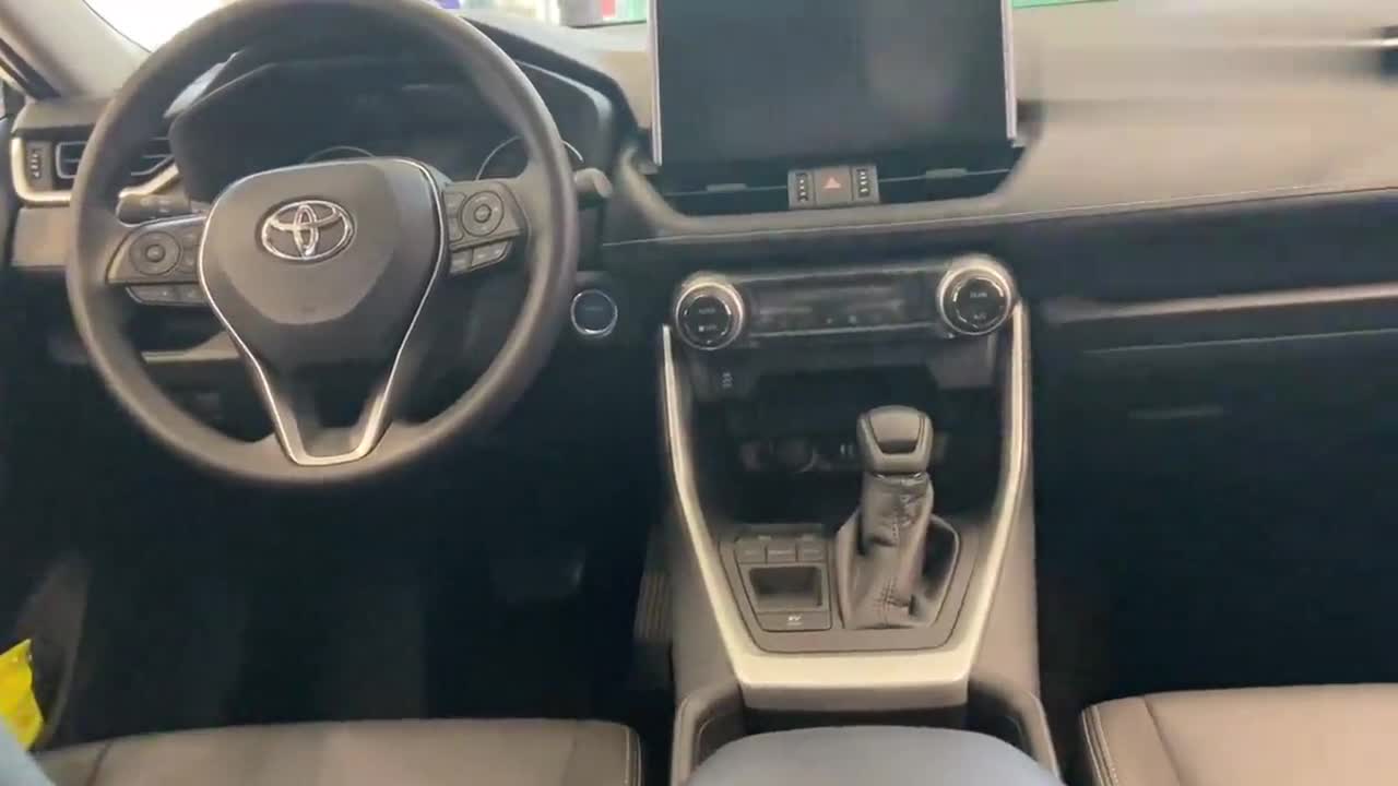 独立式液晶中控屏+三幅式方向盘，实拍威兰达双擎前排内饰