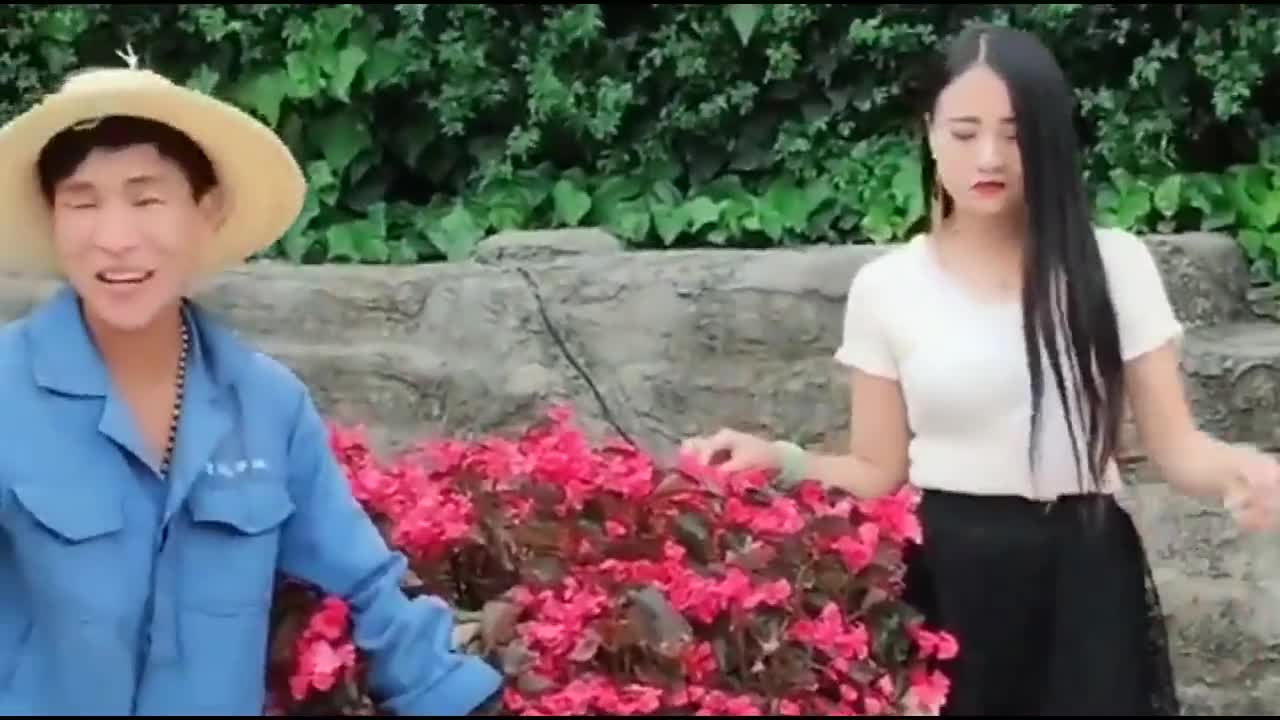 男女对唱一段云南山歌,唱得不错,值得一听