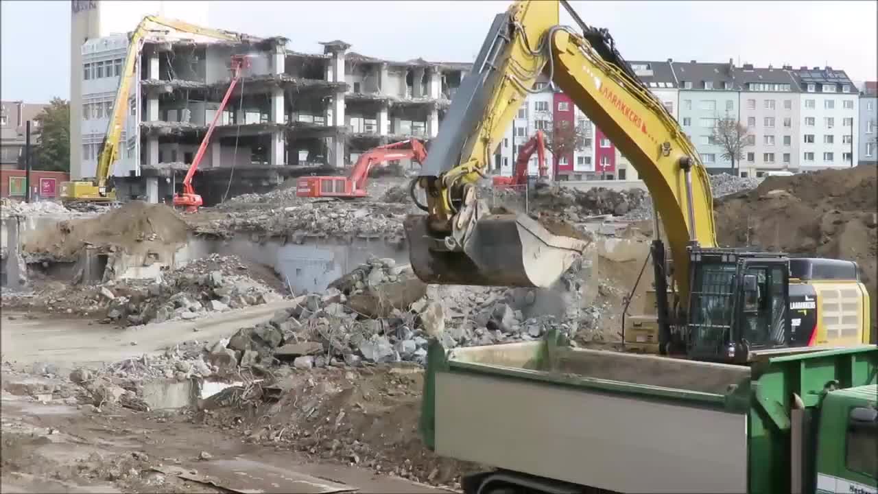 卡特352f挖掘机拆迁现场清理建筑垃圾