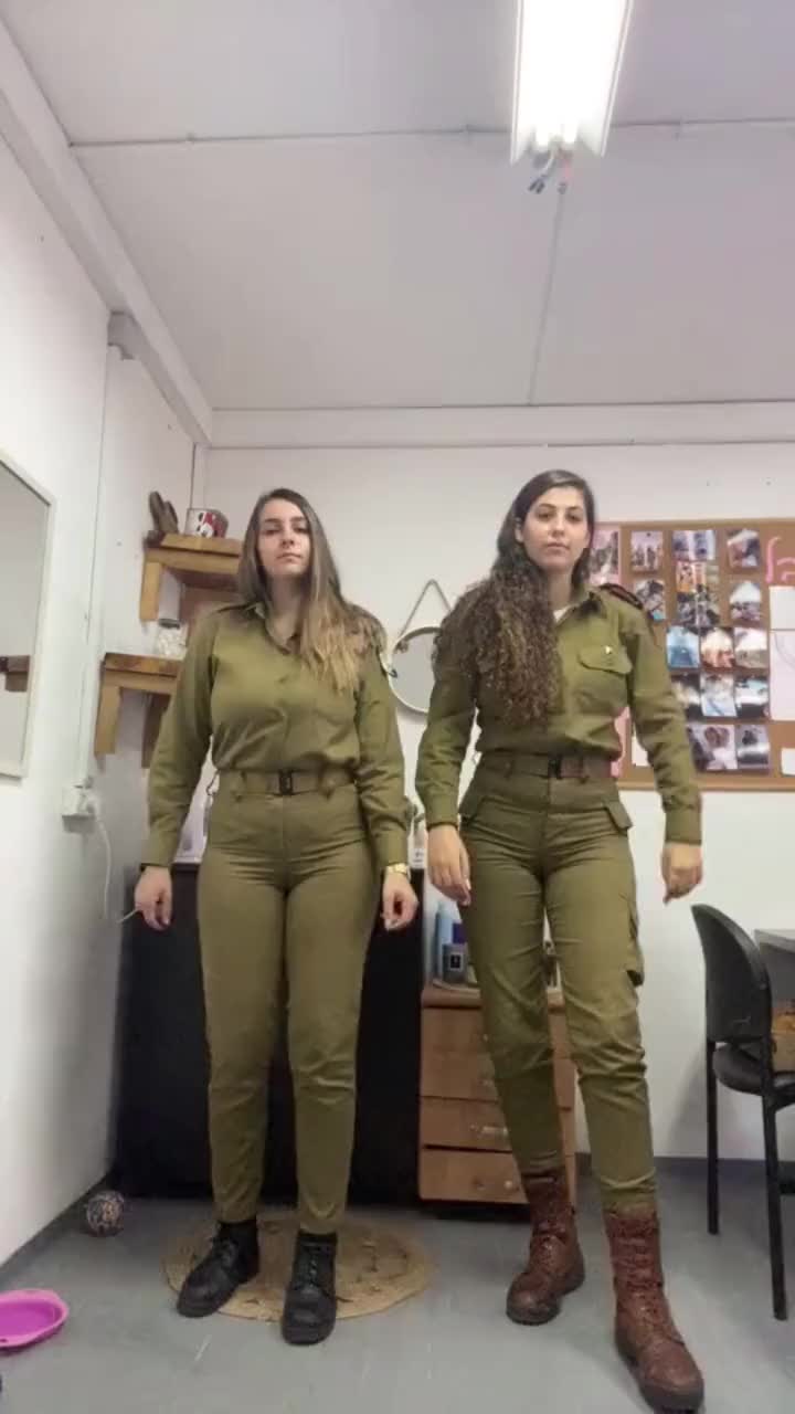 以色列女兵果然名不虚传,没好身材穿不了这身军装