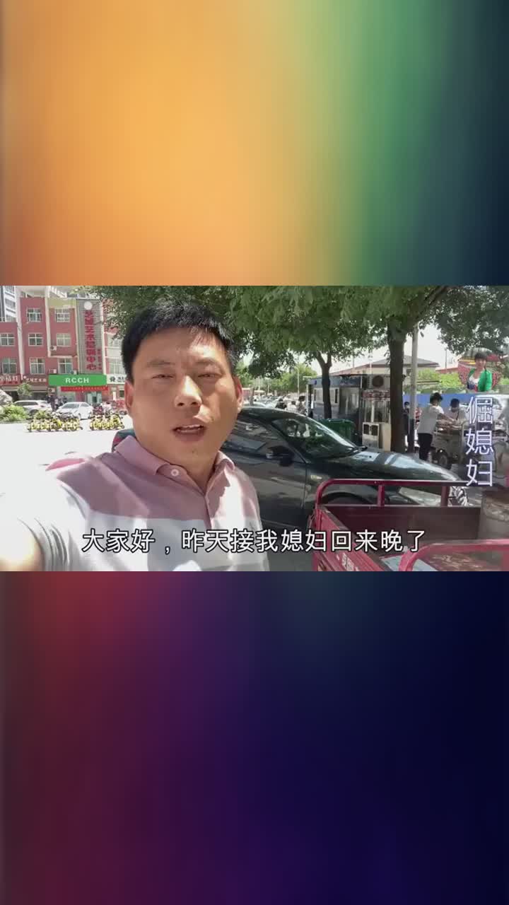 倔媳妇外出回家老公高兴的亲自下厨做好饭婆媳俩饭桌上轮流夸